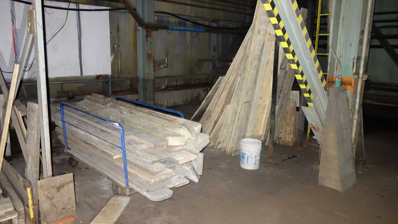 ASSORTED LOT OF PLYWOOD W/ CART - MISCELLANEOUS