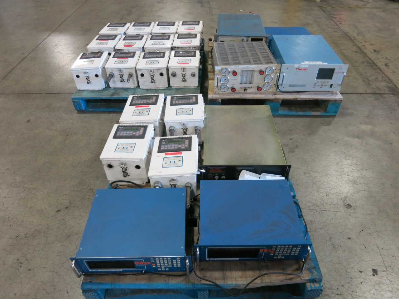 LOT OF ASSORTED TEST EQUIPMENT THERMO 42i-D 41H ESC 8832 EI DPS-CS-PS-2-TP-R-N-N-N - ELECTRIC POWER TOOLS