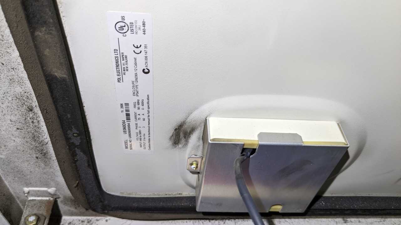 Bardac drive model UE060D54 serial number UE060D54 input 440 to 500V 3 phase 75 A current year 2006 - MOTOR DRIVES