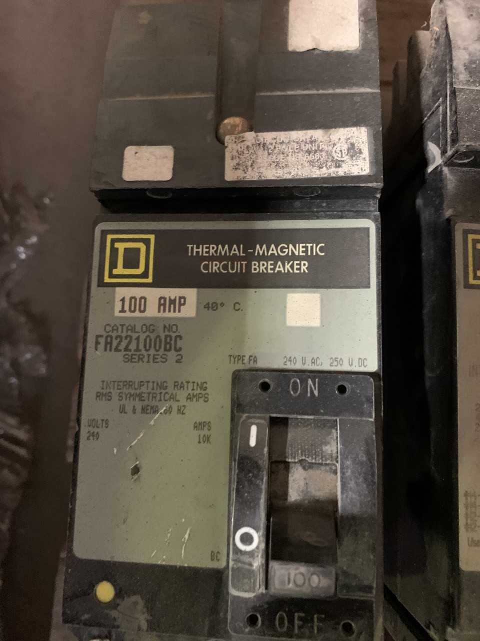 Lot of 100 Amp and 20 Amp Square-D Circuit Breakers - MISCELLANEOUS