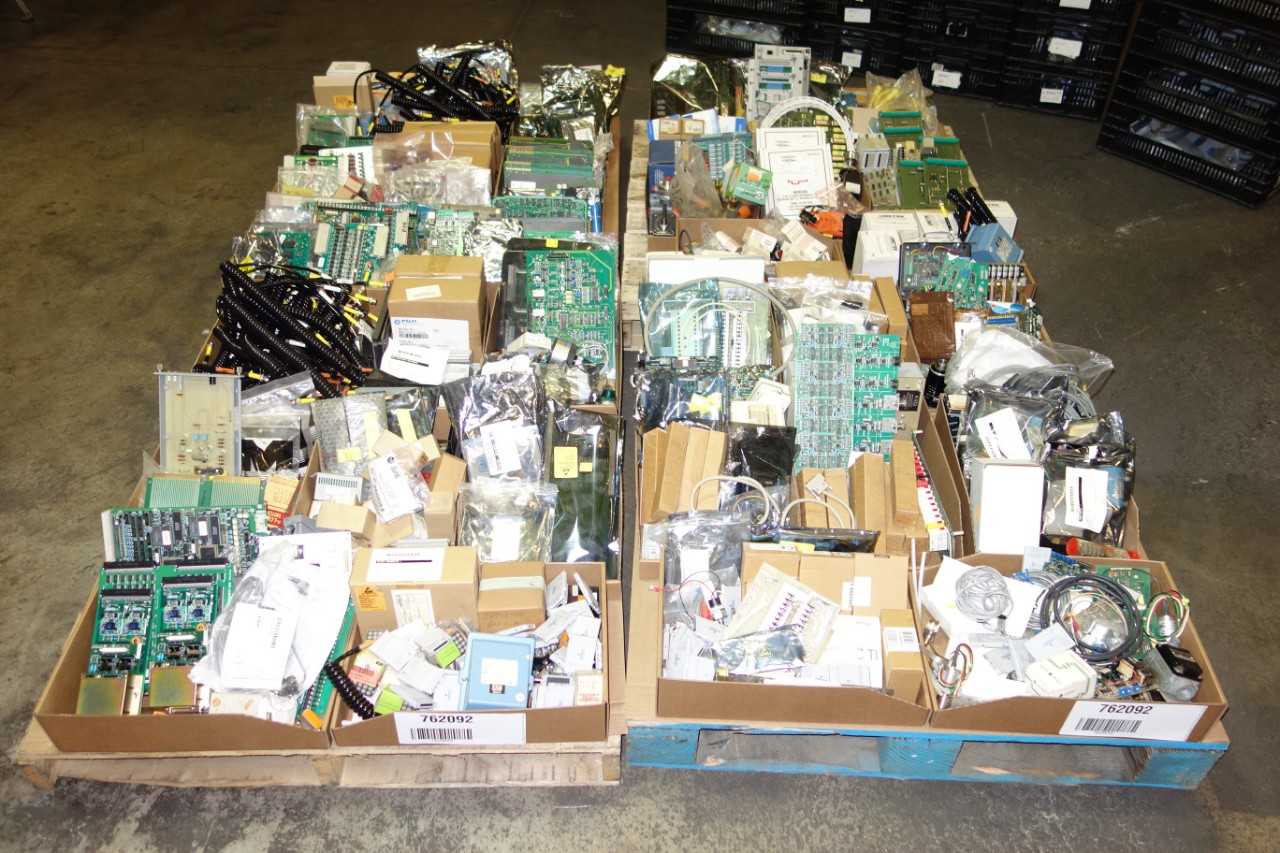 4 PALLETS OF ASSORTED ELECTRICAL AUTOMATION, CIRCUITS BOARDS, PUSH BUTTONS, ASSORTED MODULES, SWITCHES, WIRES AND ACCESSORIES - ELECTRICAL COMPONENTS