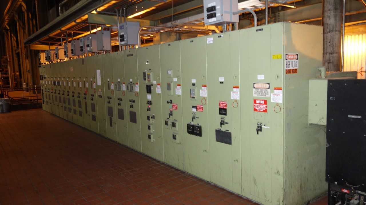 21X SECTIONS WESTINGHOUSE METAL CLAD SWITCHGEAR CABINET W/ 3X WESTINGHOUSE 50DH250D 1200A 4.76KV BREAKERS DELAYED REMOVAL - SWITCHGEAR