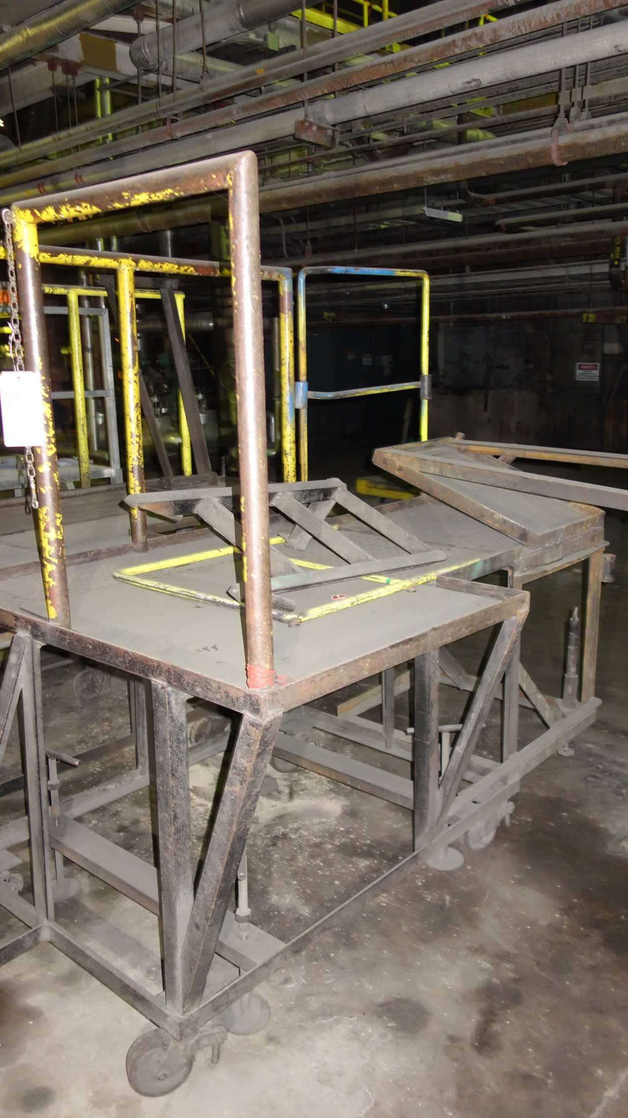 LOT OF 2 PORTABLE WORK PLATFORMS - MISCELLANEOUS