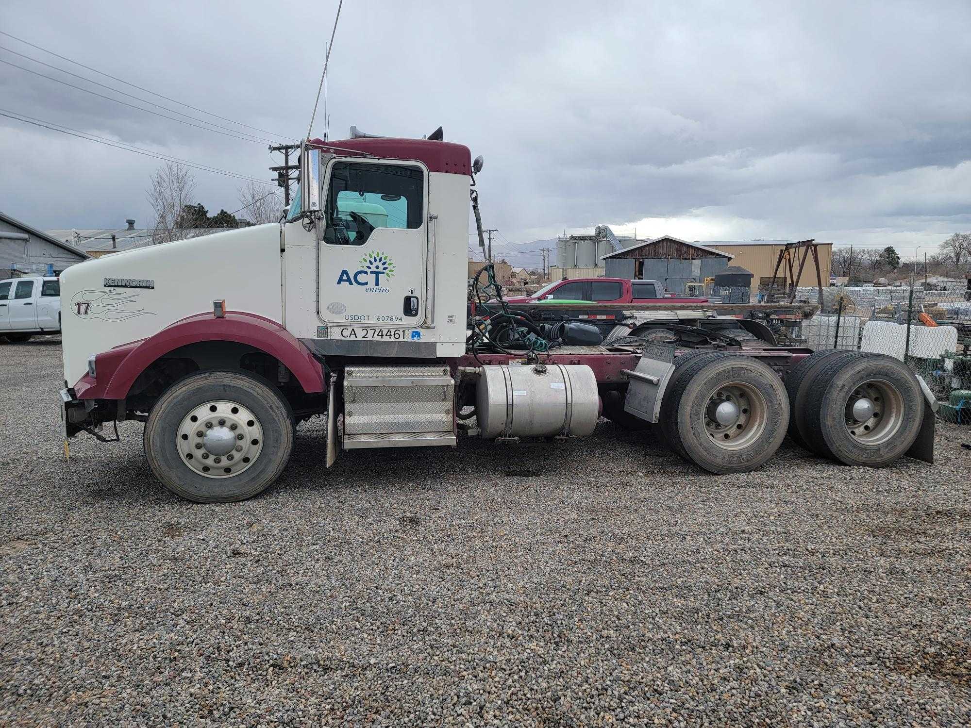 2010 Kenworth T800 Diesel Truck - HYDRO EXCAVATOR TRUCKS