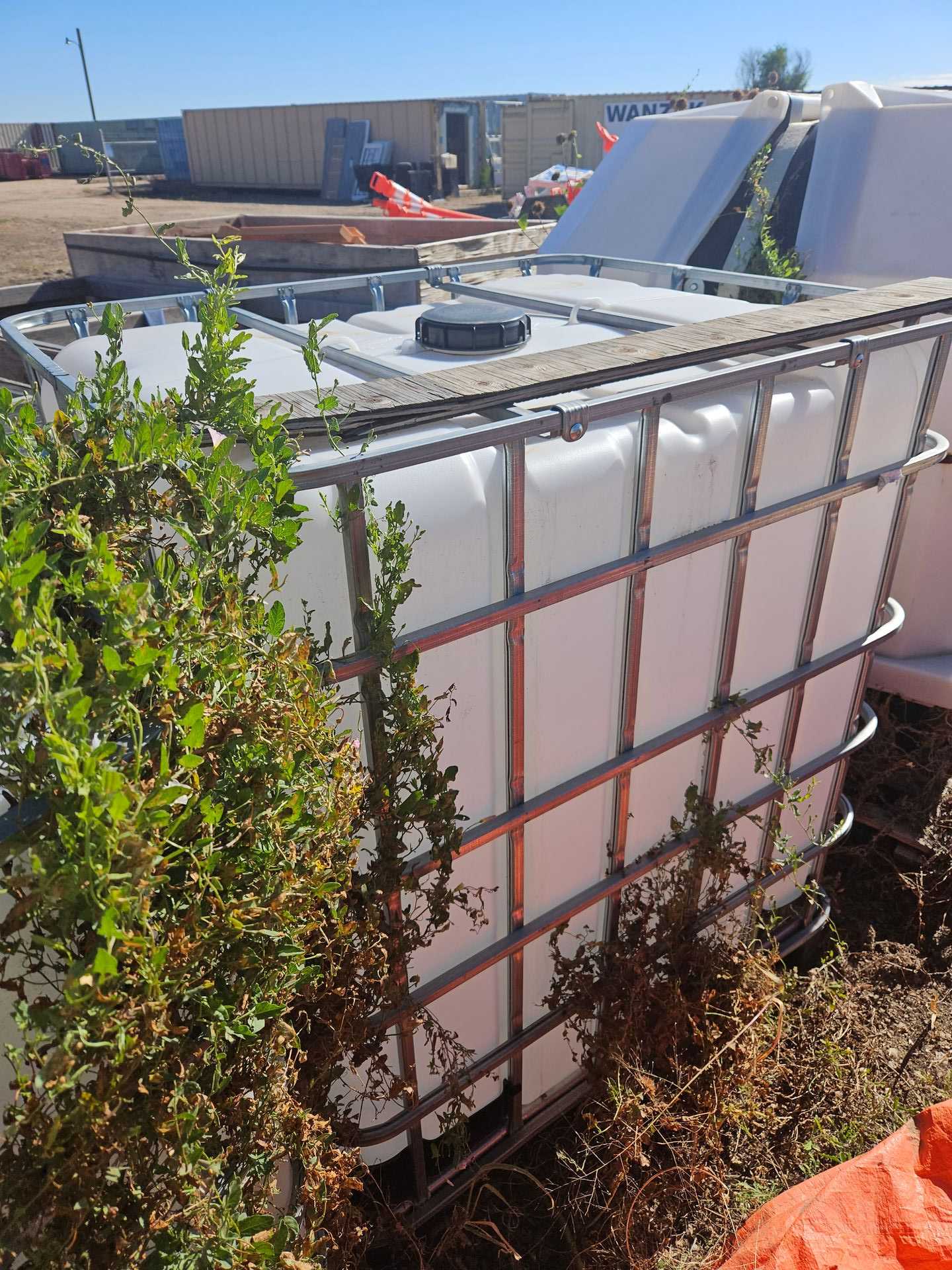 BULK LOT OF NON-POTABLE WATER CONTAINERS QTY 5 - PROCESS EQUIPMENT