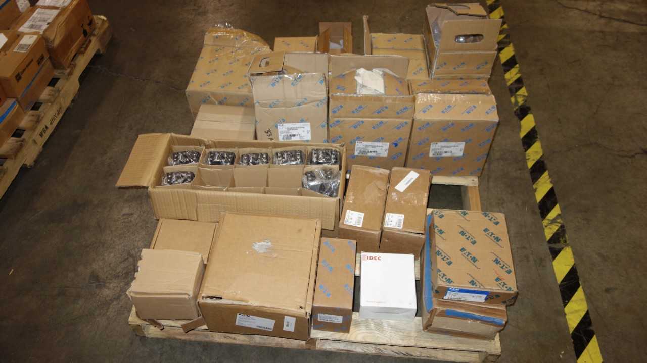 1 PALLET OF ASSORTED EATON CONTACTORS, STARTERS SIZE 1 TO 5 - MOTOR STARTERS