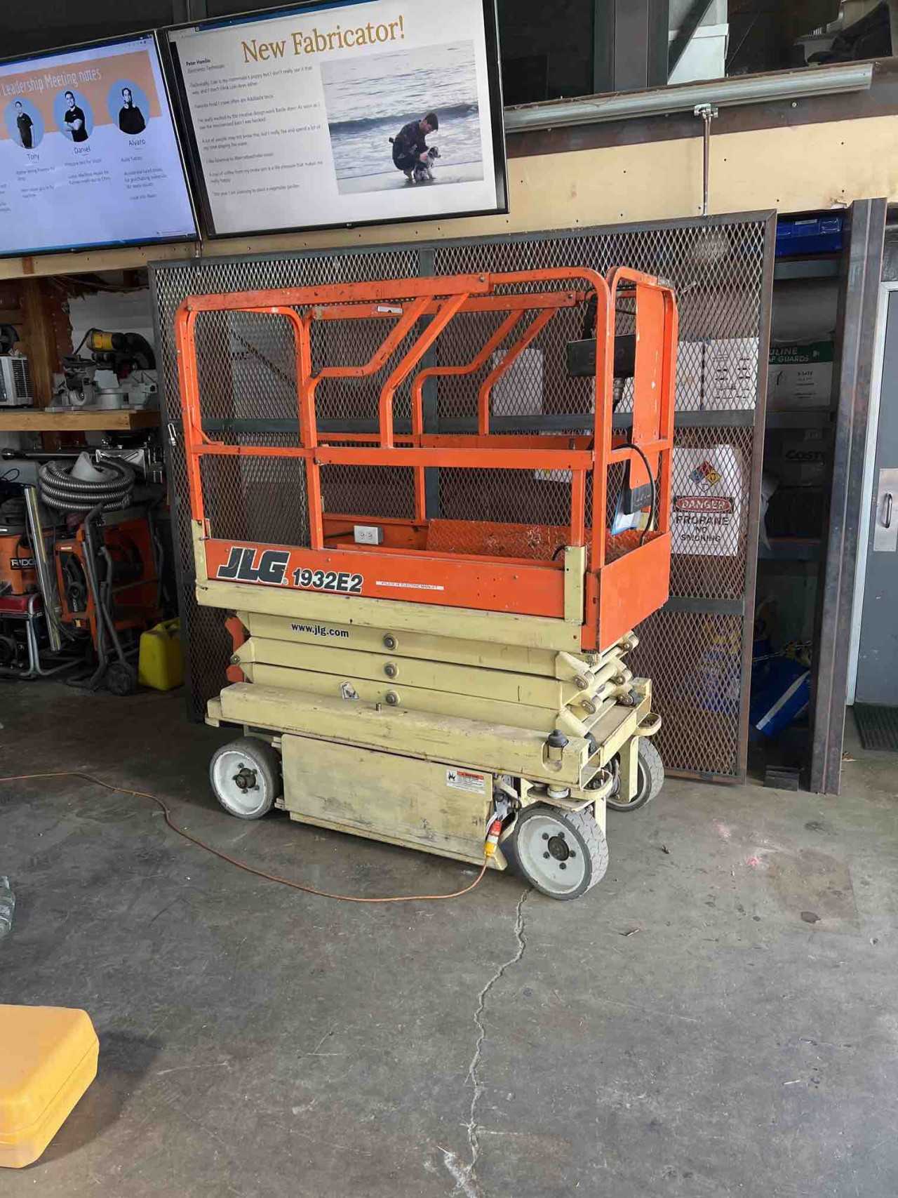 JLG 1932E2 14’ Electric Man Lift - SCISSOR LIFTS