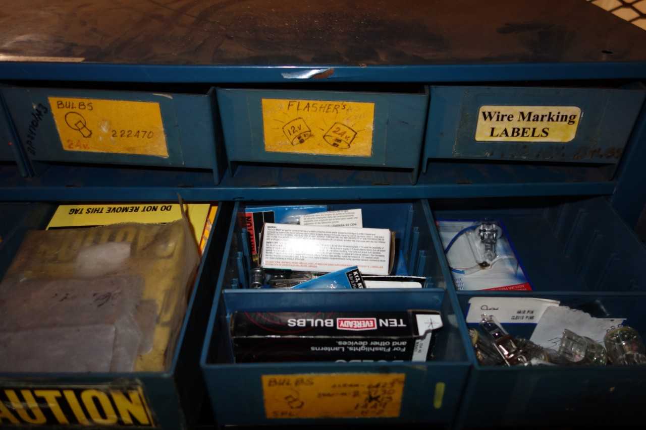 CONTENTS WITH TOOLBOX, LIGHTING BULBS - LIGHTING