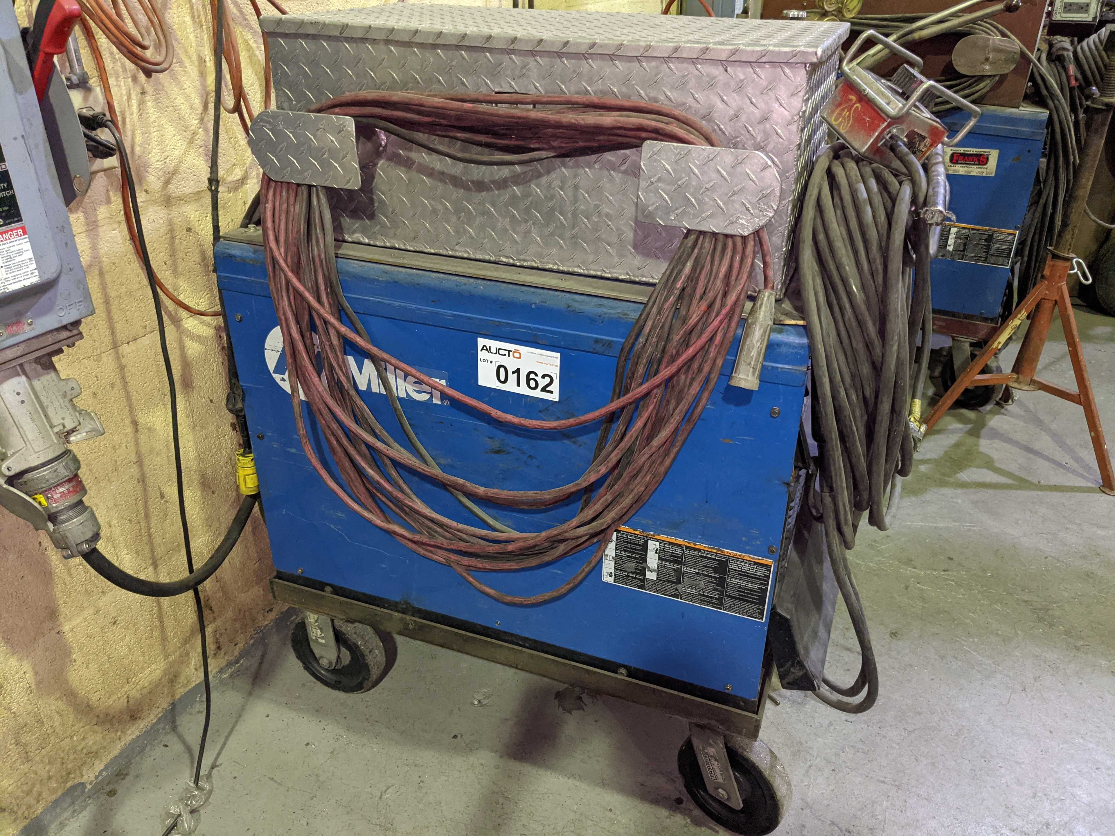 WELDER - WELDING EQUIPMENT