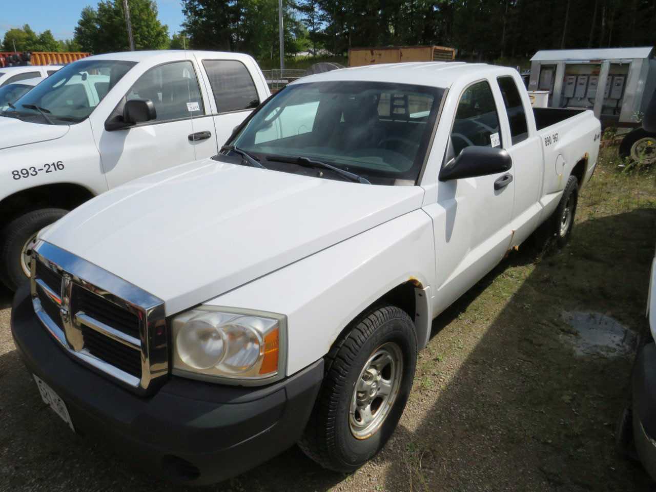 2005 DODGE DAKOTA 4X4 C PICKUP TRUCK - HYDRO EXCAVATOR TRUCKS