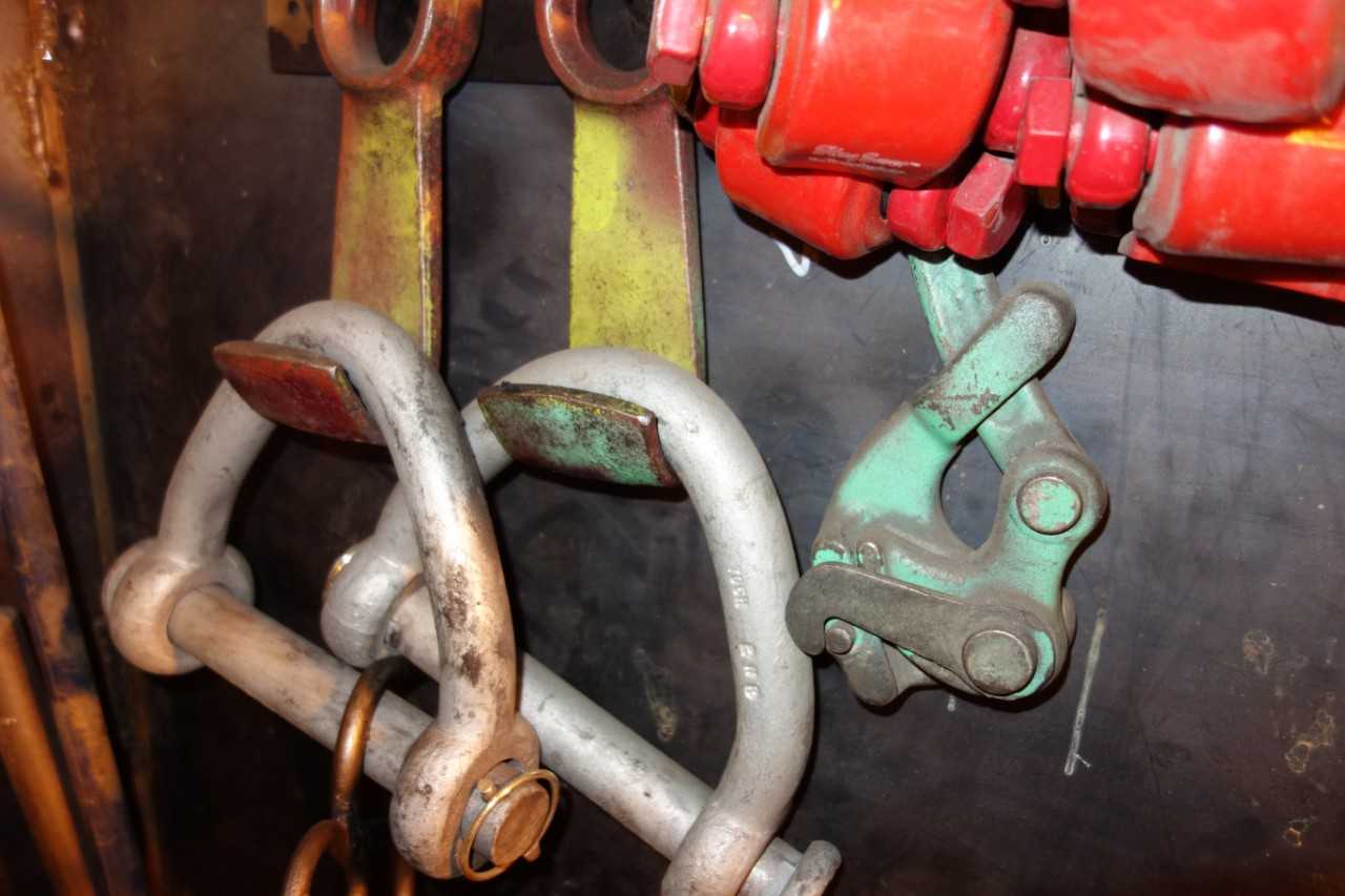 LOT OF ASSORTED CROSBY SLING-SAVER CLAMPS - LIFTING EQUIPMENT
