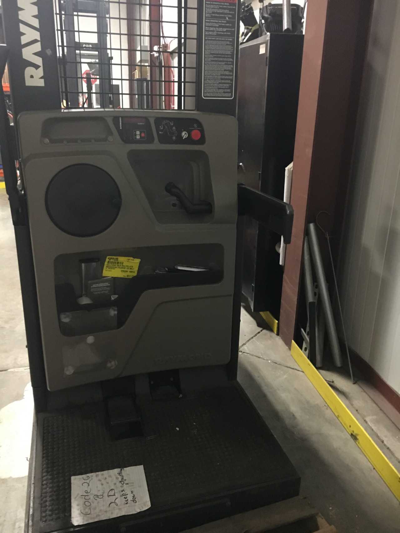 2001 Raymond OPCTT30 order picker, Enfield, CT - ORDER PICKER