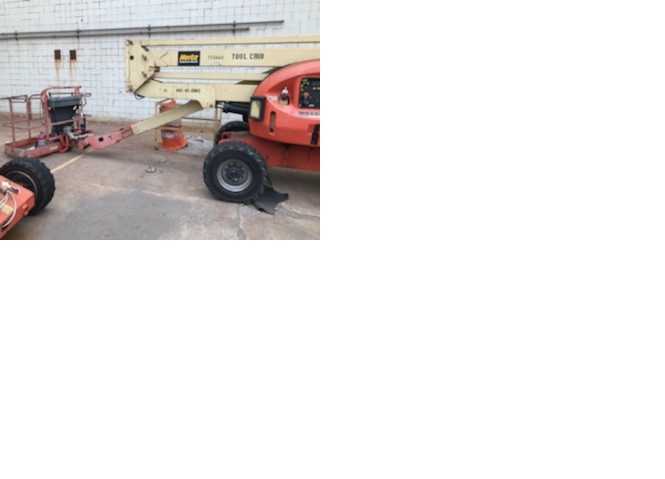 JLG 450A Articulating Boom Lift - BOOM LIFTS