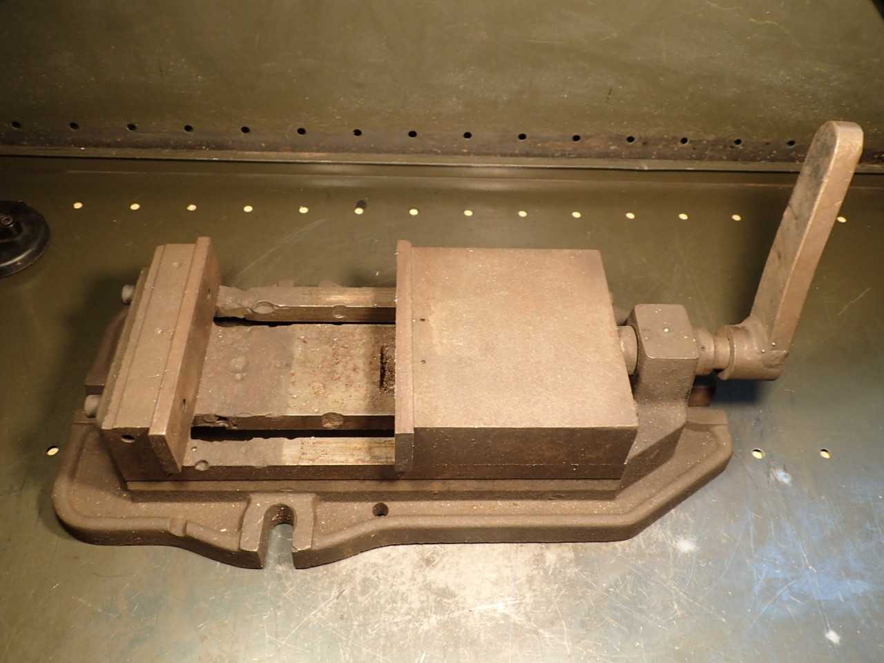 6-1/2" Mill Milling Machinist Vise: Jaws Open 5-1/4", Used in Good Condition - END MILLS