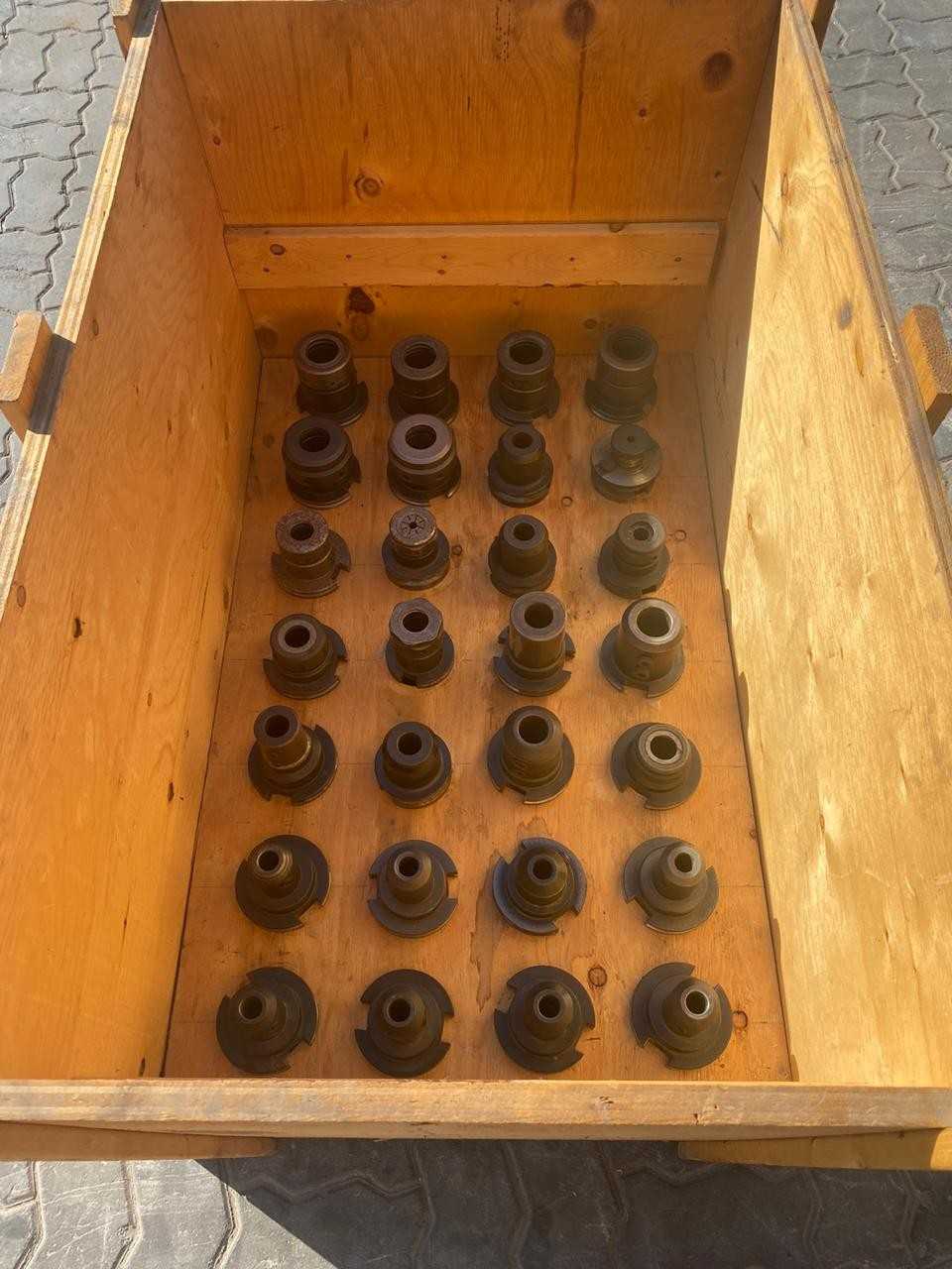 PALLET OF ASSORTED CAT 50 TOOL HOLDERS - MACHINING ACCESSORIES & TOOLING