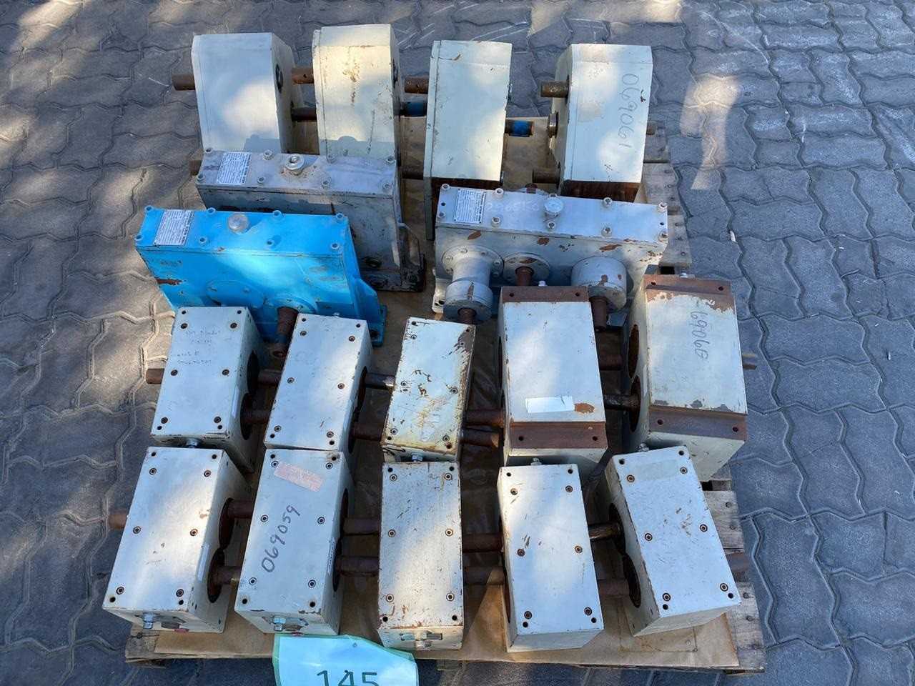 PALLET OF HEINZ ASSORTED GEAR REDUCERS - GEAR REDUCERS