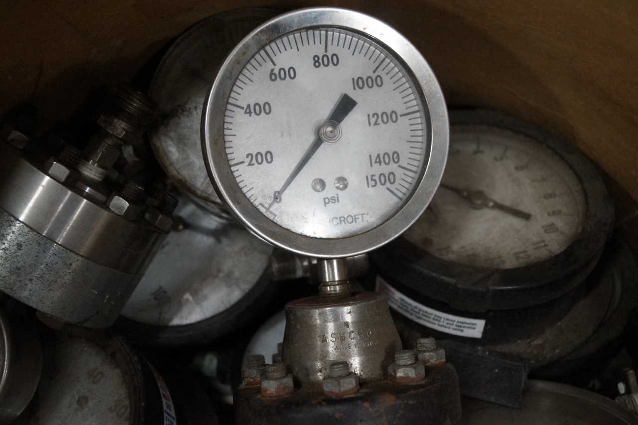 Lot of (20+) Gauges and Instruments - INSTRUMENTATION