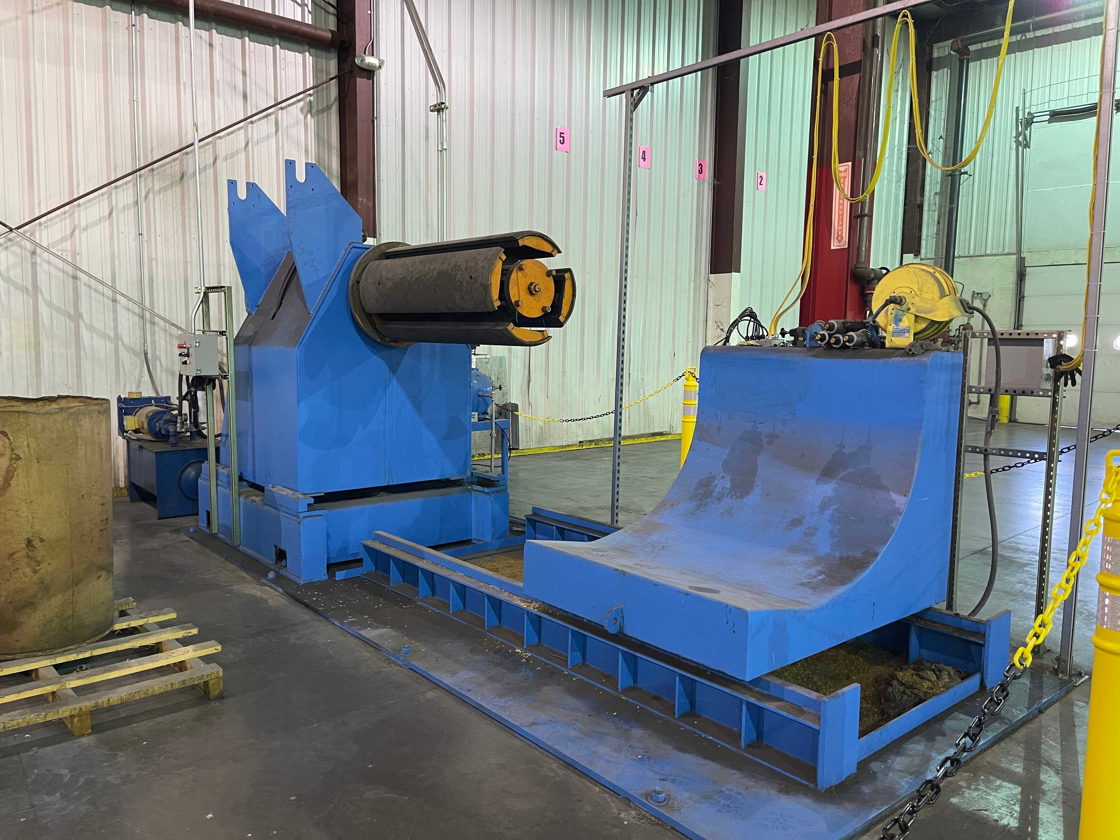 SHEET METAL SLITTING LINE WITH CRANE