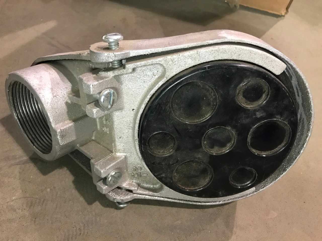 RIGID CONDUIT ENTRANCE HEADS (QTY 8) - CONDUIT FITTING