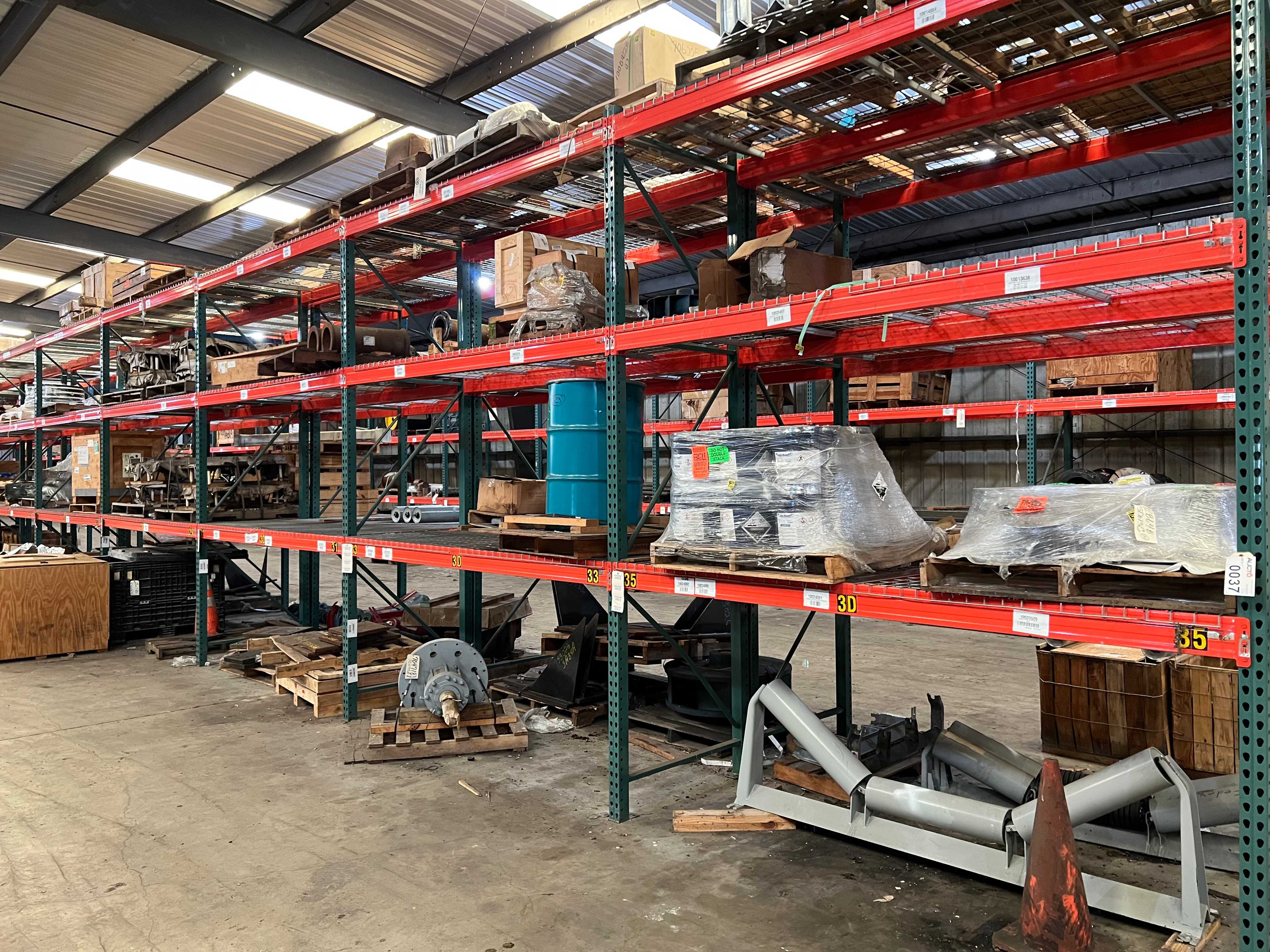 CONTENTS OF RACKING (RACKING NOT INCLUDED) - PALLET RACKING