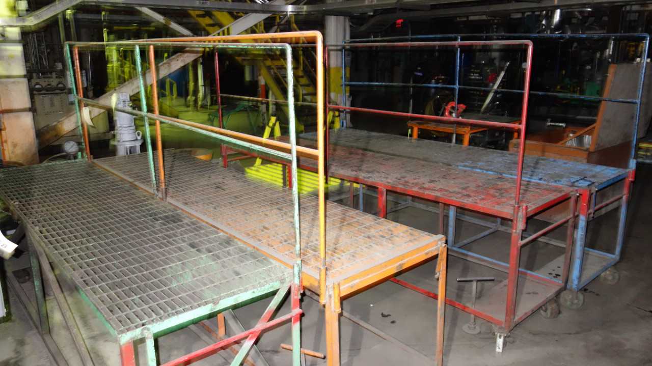 LOT OF 4 PORTABLE WORK PLATFORMS - MISCELLANEOUS