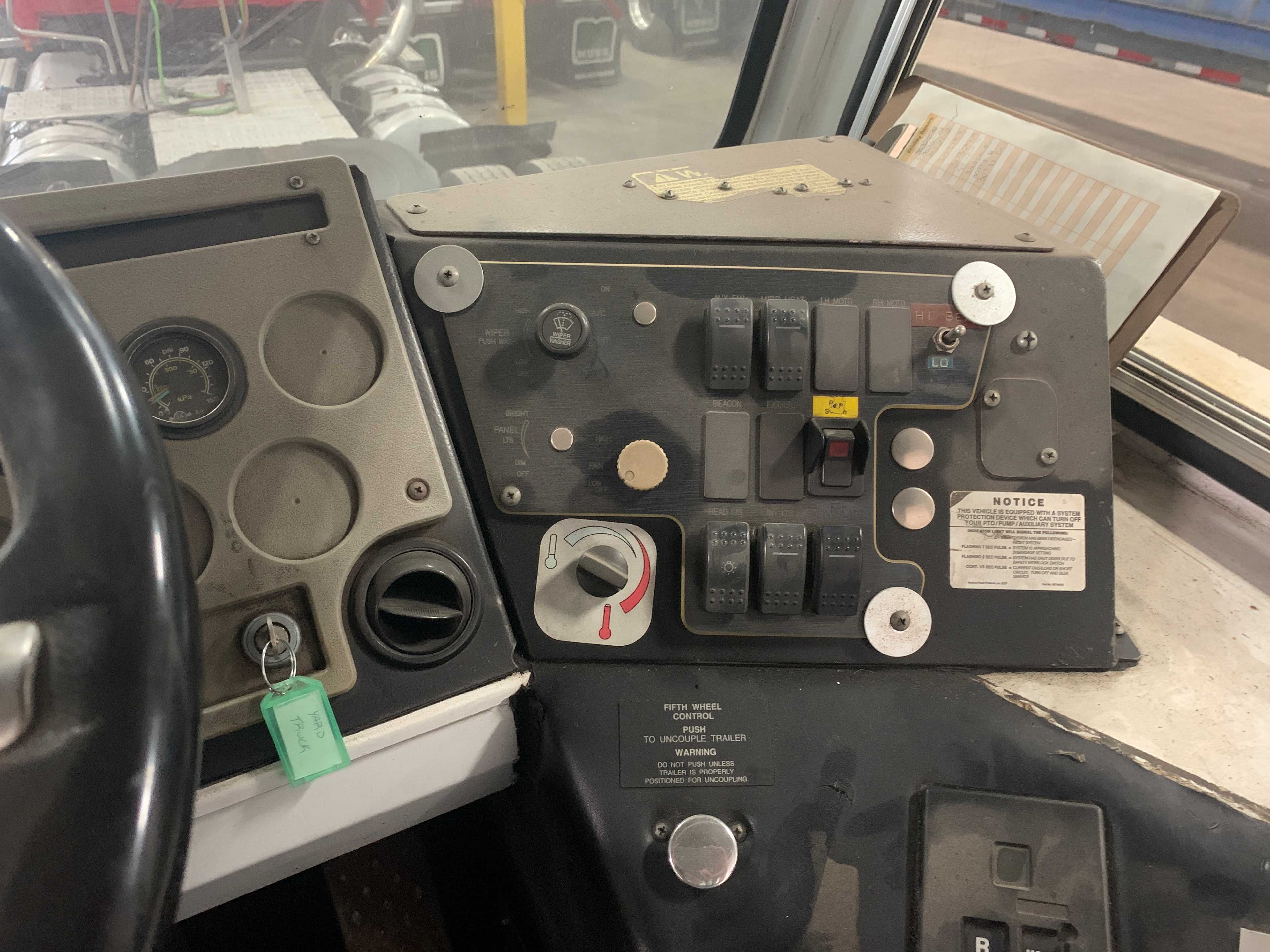 2004 CAPACITY TRAILER JOCKEY YARD TOW TRUCK - TOW TRUCKS