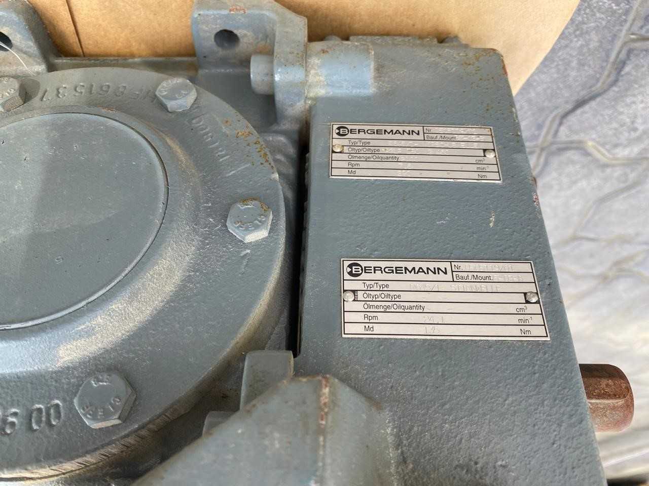 PALLET OF ASSORTED GEARS AND GEAR MOTORS - GEAR REDUCERS