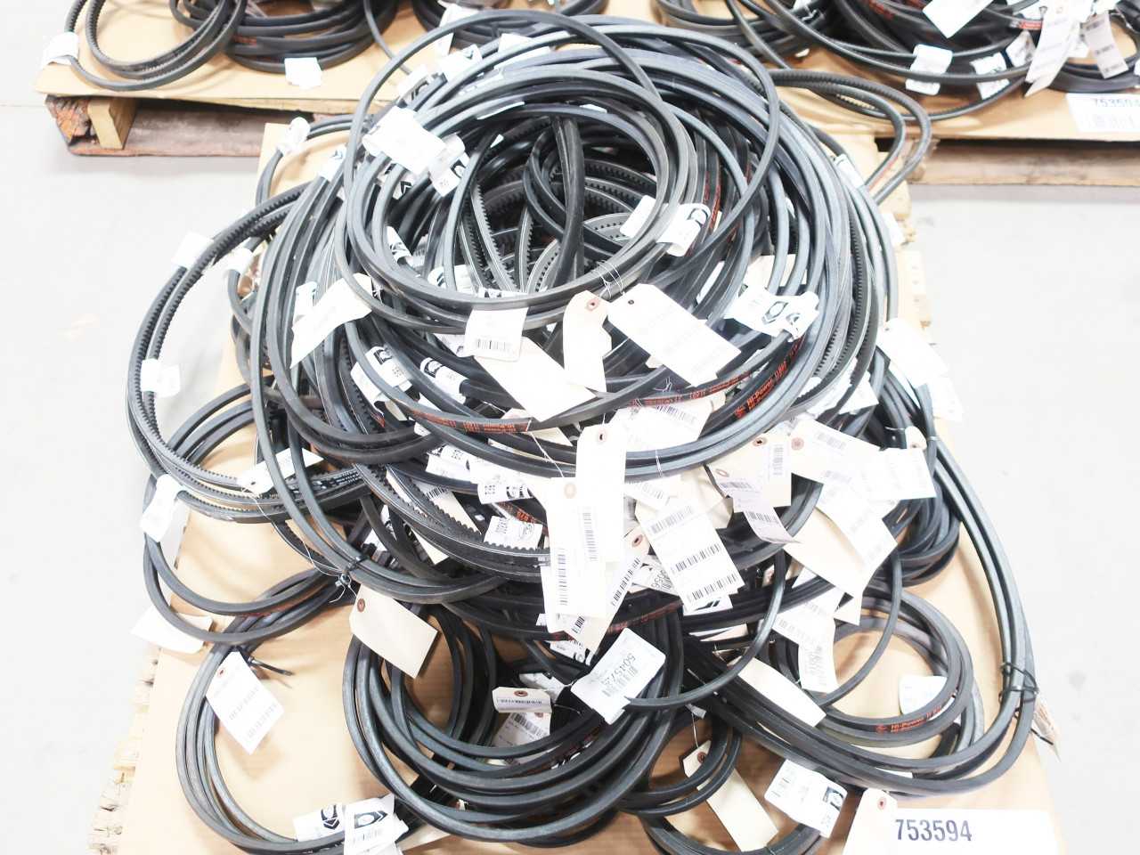 LOT OF ASSORTED GATES V-BELTS - BELTS