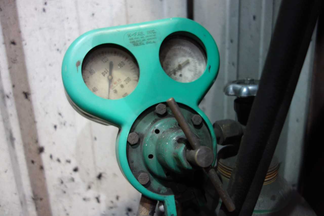 AIRGAS ACETYLENE & OXYGEN HOSE REEL (TANKS NOT INCLUDED) - WELDING EQUIPMENT
