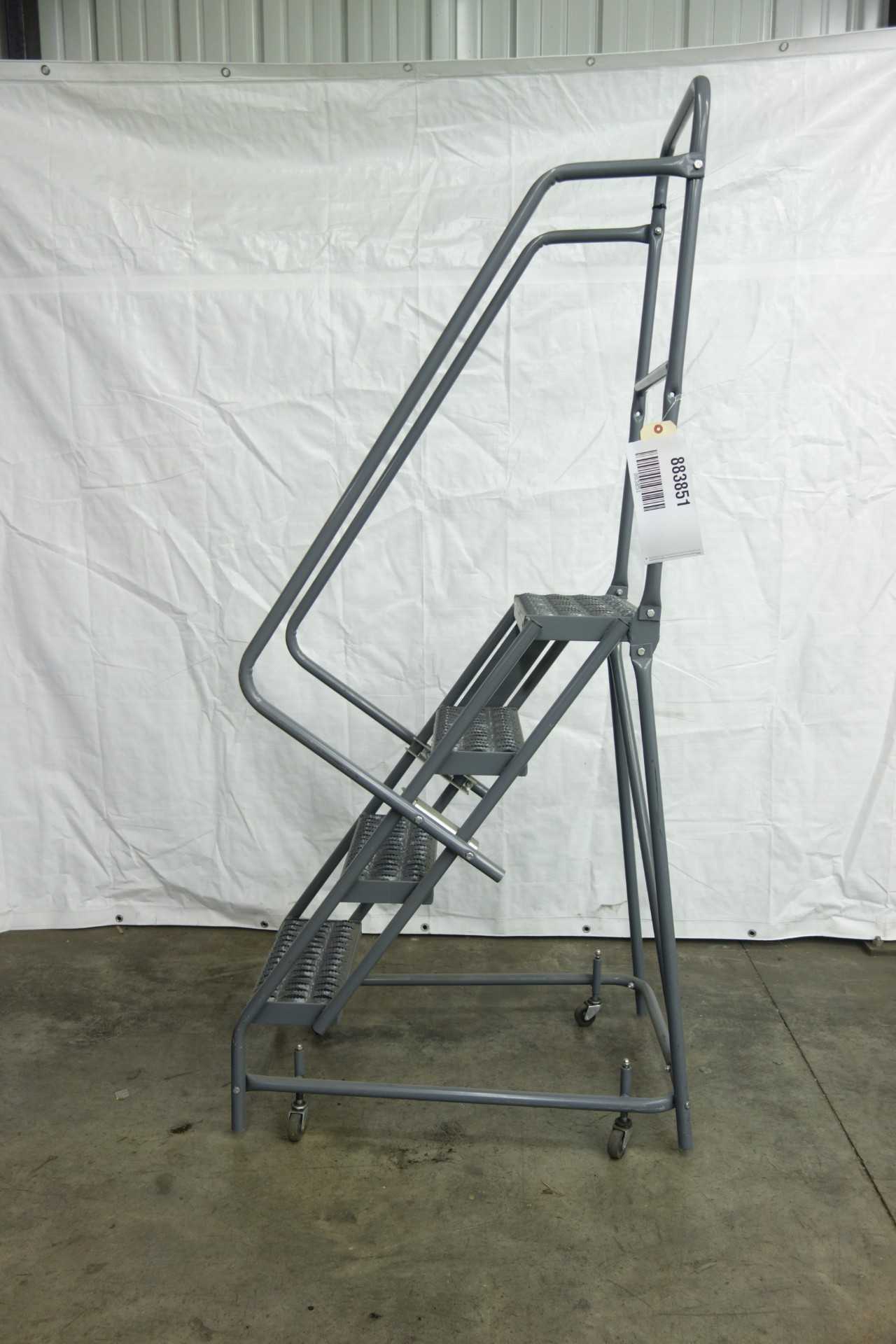 TRI ARC 4 STEP ROLLING STEP LADDER - MATERIAL HANDLING