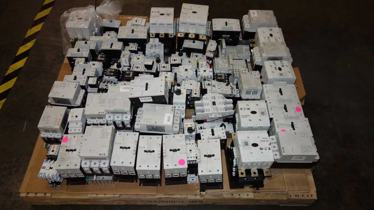 1 PALLET OF ASSORTED EATON MOELLER CONTACTORS, STARTERS - ELECTRICAL COMPONENTS