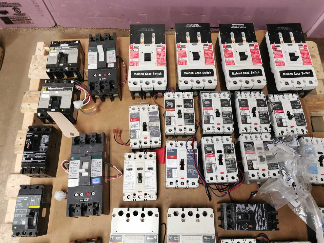 Lot of 3-Pole industrial circuit breakers - INDUSTRIAL PARTS