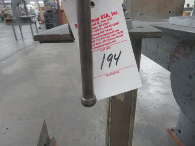 Vice on stand - MISCELLANEOUS