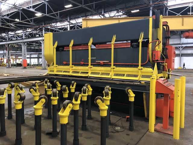 12' x 3/4" Cleveland Shear with Entry Conveyor and Jib Crane - MISCELLANEOUS