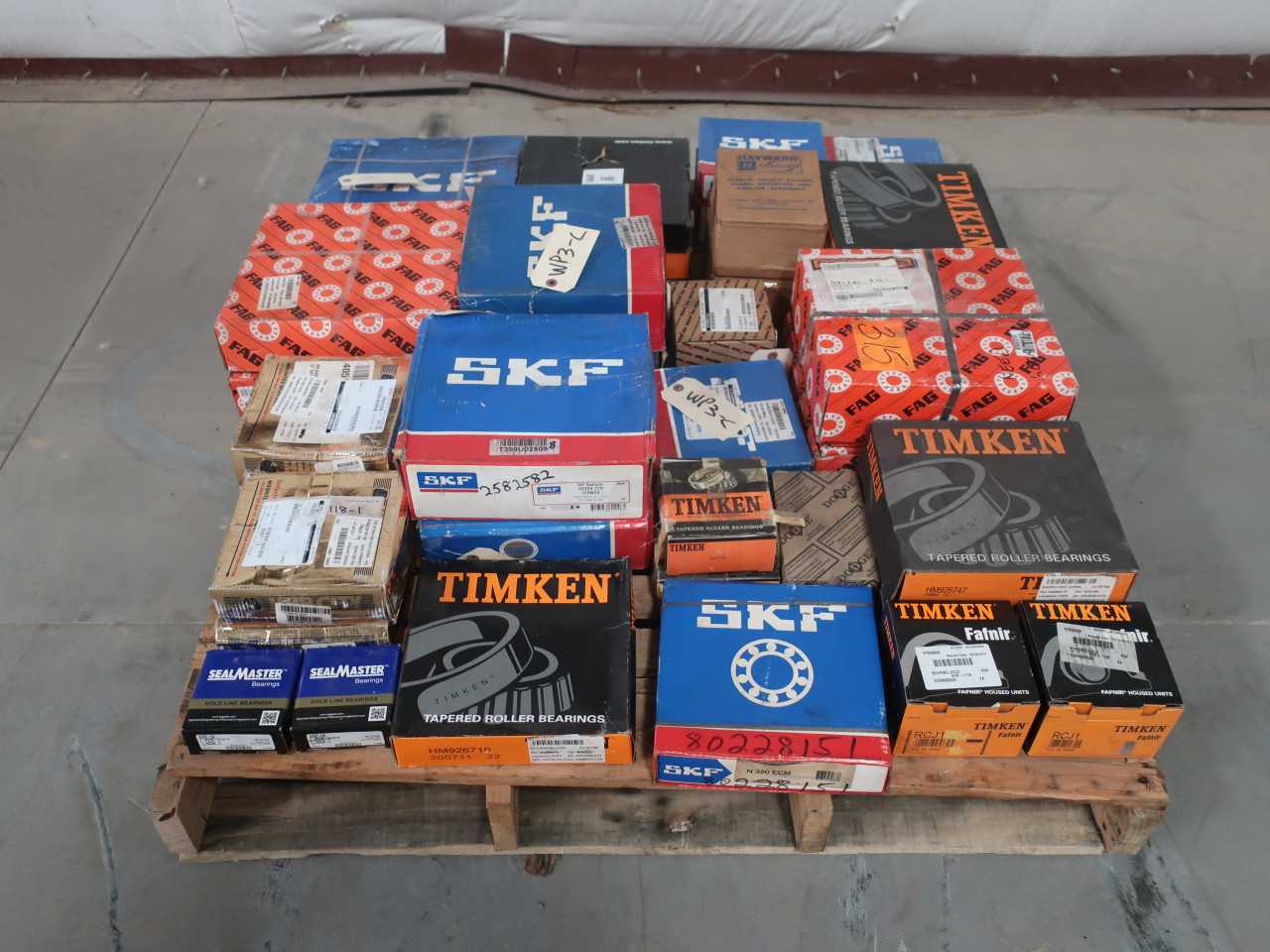 1 PALLET OF ASSORTED BEARINGS - BEARINGS