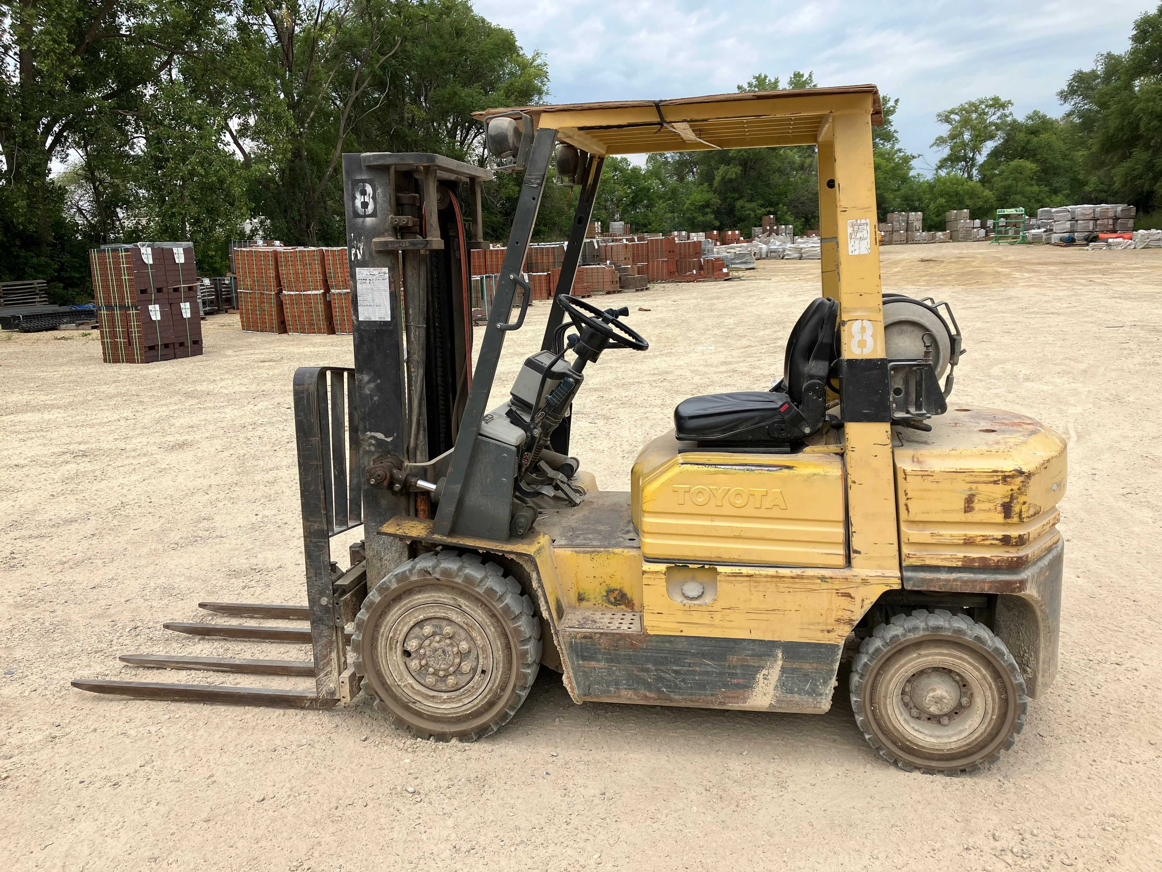 1988 TOYOTA FG25 COUNTERBALANCE FORKLIFT