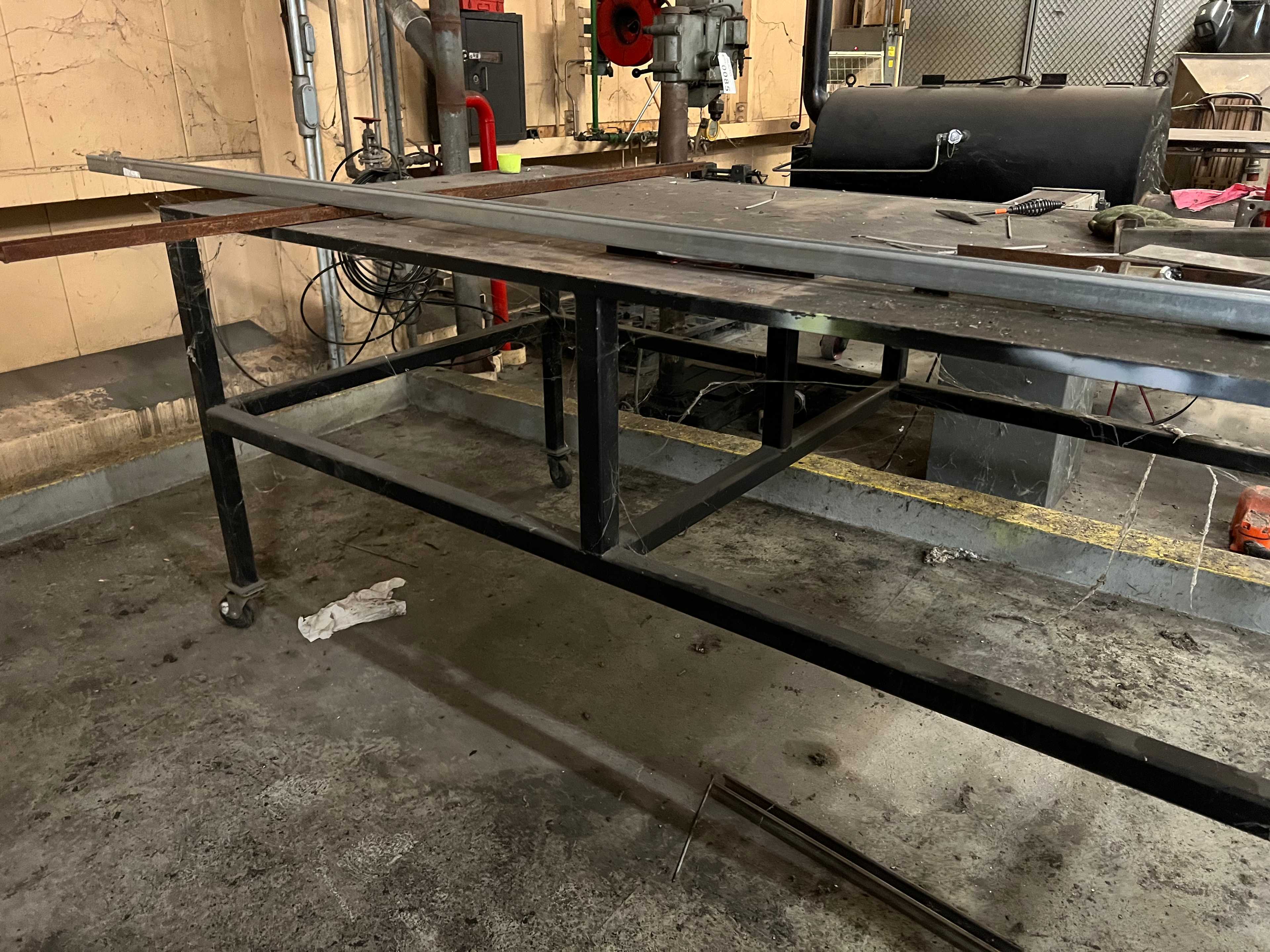 STEEL TABLE WITH ROLLERS AND ELECTRICAL OUTLET - MATERIAL HANDLING STEEL TABLE WITH ROLLERS AND ELECTRICAL OUTLET - MATERIAL HANDLING
