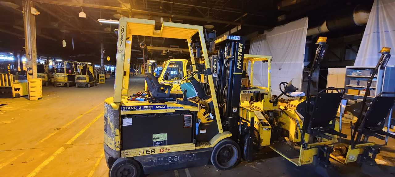 Hyster E65XM2-40 Fork Truck - FORKLIFTS