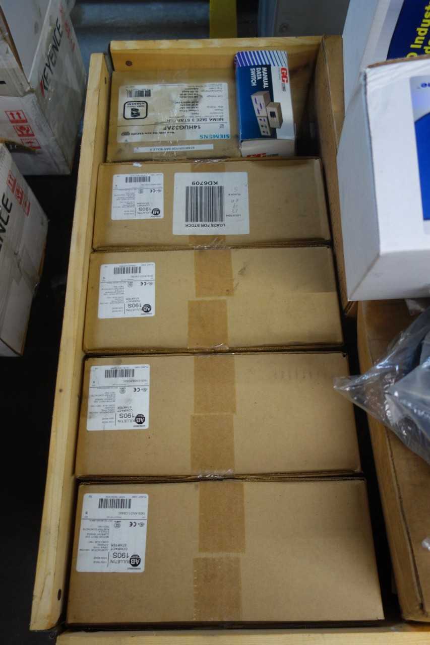 1x pallet of assorted electrical parts and controls - ELECTRICAL COMPONENTS