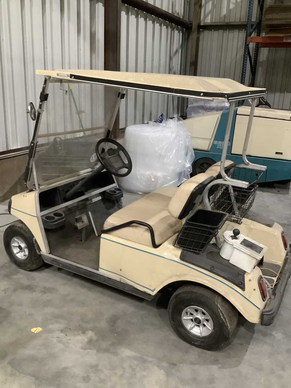 Lot of 1 Golf Cart (No guarantee operational) - ROLLING CARTS