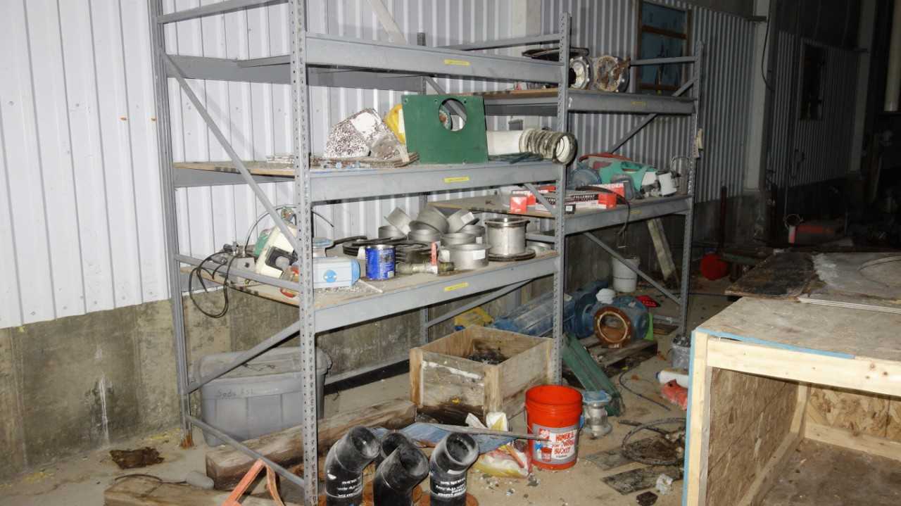 CONTENTS OF 2 SECTIONS OF RACKING, VALVES, MOTORS - HYDRAULIC PARTS