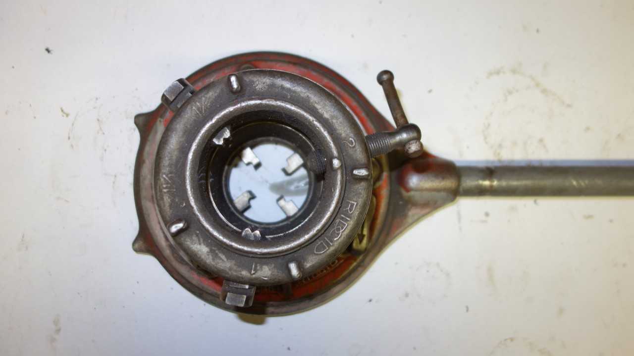 RIDGID 65-R 1 IN-2 IN MANUAL PIPE THREADER - HAND TOOLS