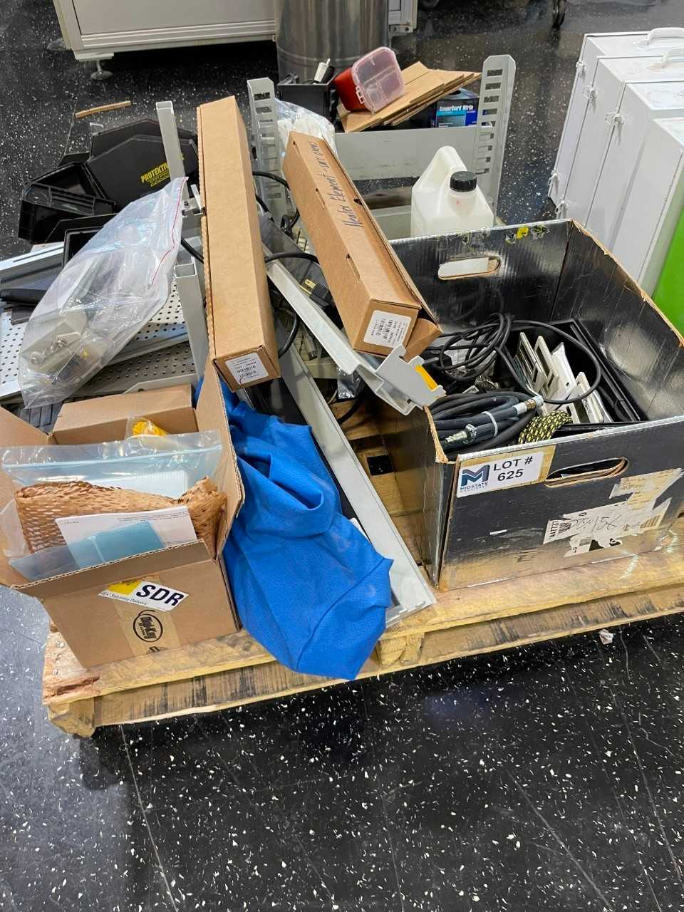 Misc Items on Pallet - ELECTRIC POWER TOOLS