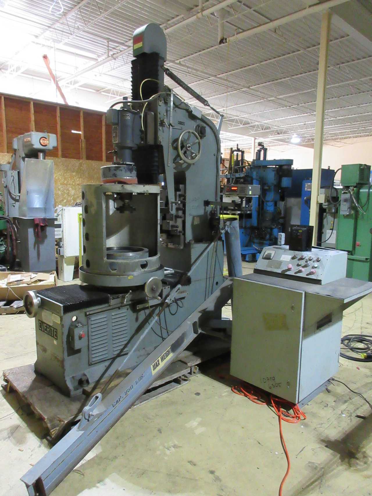 EVERITE VERTICAL GRINDER - GRINDING MACHINES