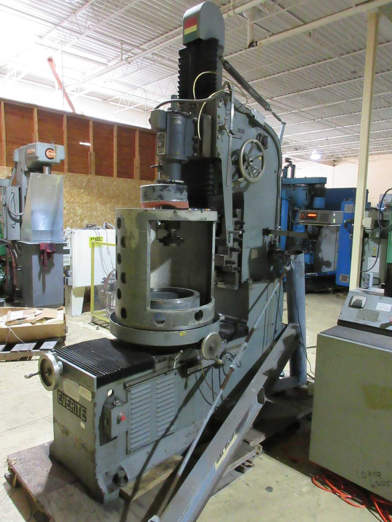 EVERITE VERTICAL GRINDER - GRINDING MACHINES