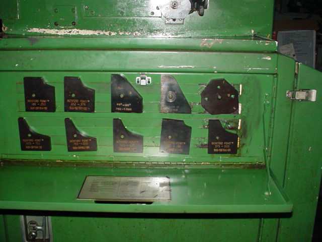 Used Giddings & Lewis Winslow Drill Grinder Model: HR - GRINDING MACHINES