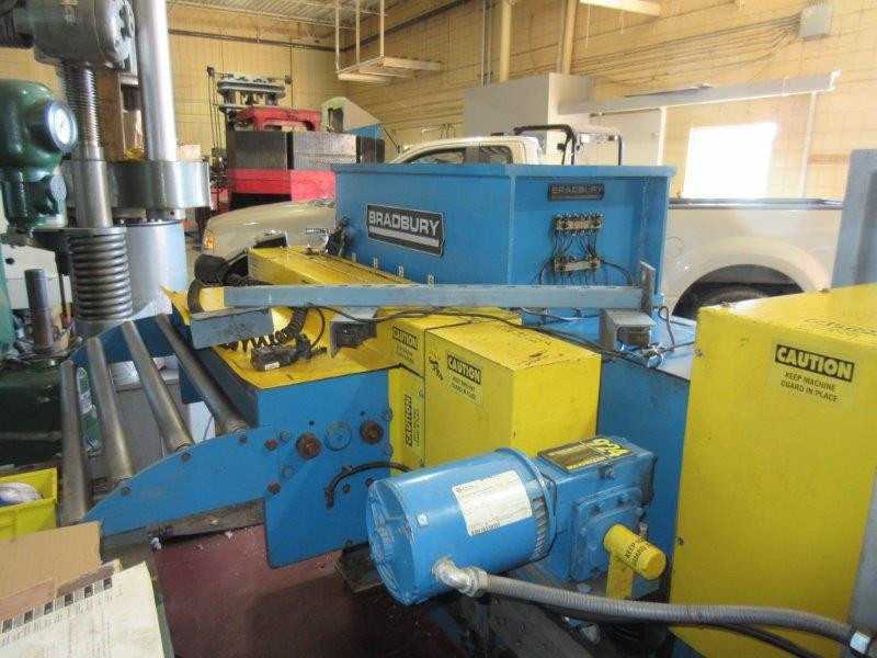 BRADBURY 11 ROLL AUTO-CORRCETIVE HYDRAULIC LEVELER - MACHINING ACCESSORIES & TOOLING