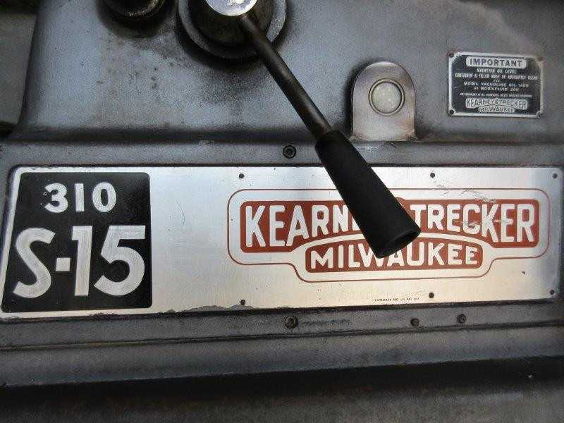 KEARNEY & TRECKER UNIVERSAL HORIZONTAL MILLING MACHINE WITH MOTORIZED OVERARM - MILLING MACHINES