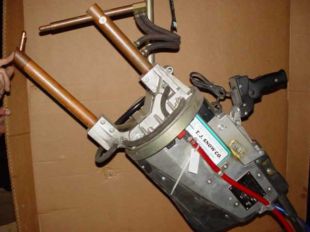 T.J SNOW HAND HELD 23 KVA SPOT WELDER - MACHINING ACCESSORIES & TOOLING