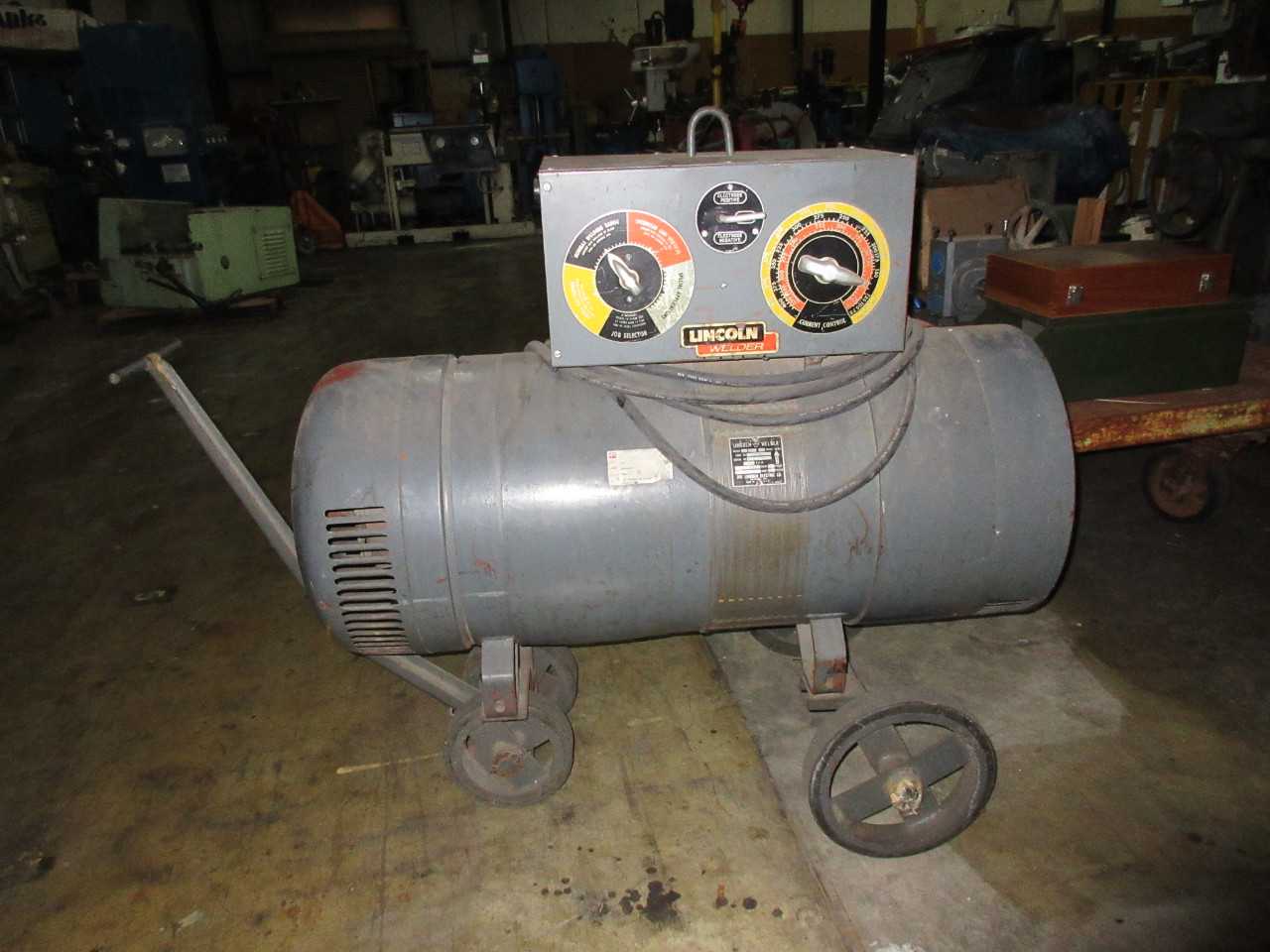 LINCOLN ARC WELDER SAE 300 - WELDING EQUIPMENT